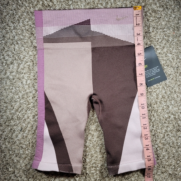 Nike Icon Clash Sculpt Seamless 8" Training Shorts - Picture 5 of 11